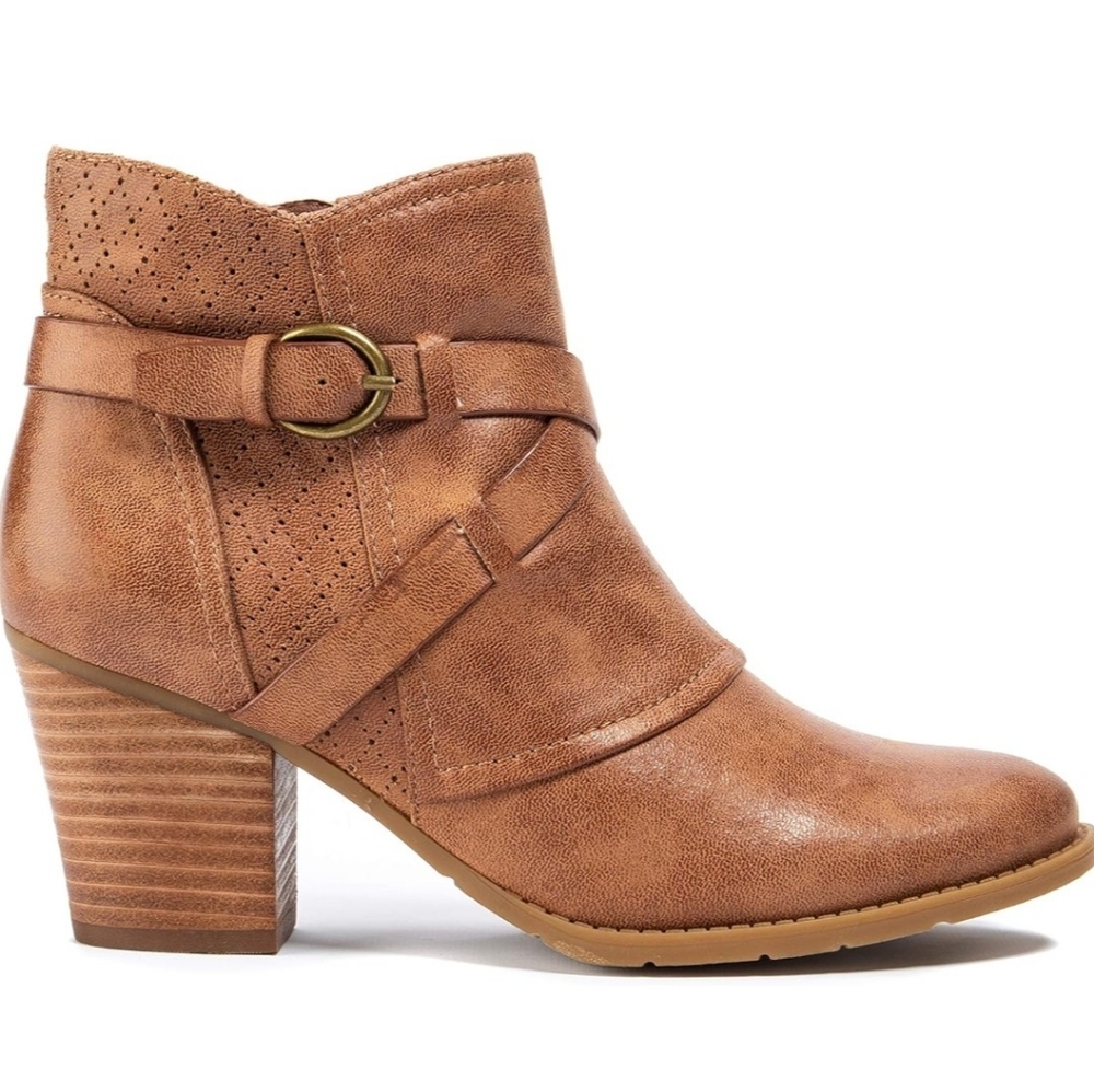 Baretraps Luna ankle bootie
